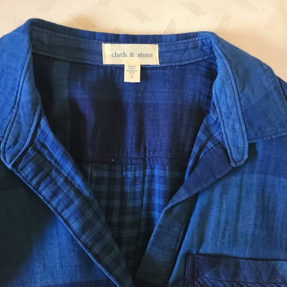 Ladies plaid top - Picture 3 of 3